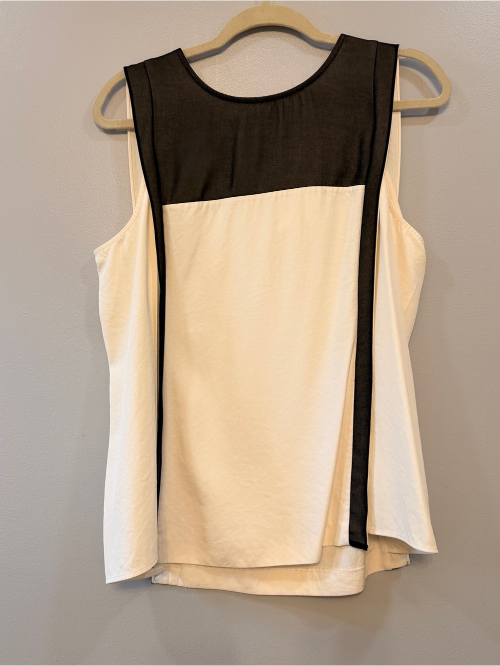 Banana Republic Cream & Black Sleeveless Colorblock Camisole size 12